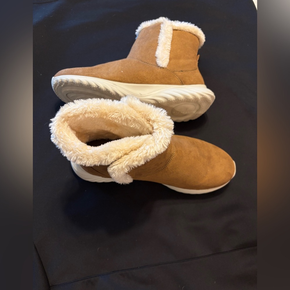Cozy Tan Faux Fur Lined Ankle Boots Size 10